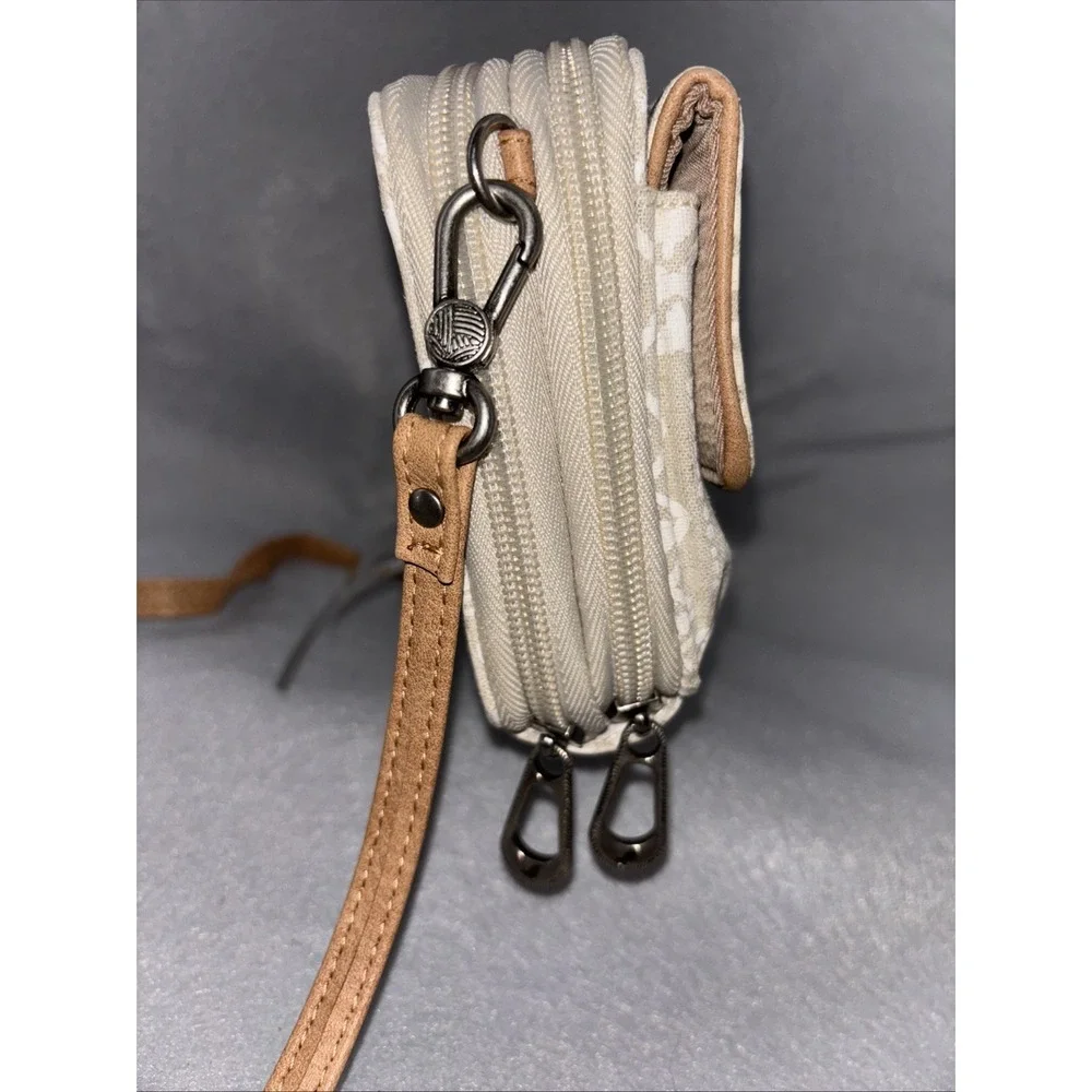 Sakroots LUNA Zip Around‎ Wallet Wristlet Crossbody Smartphone Holder Tan White
